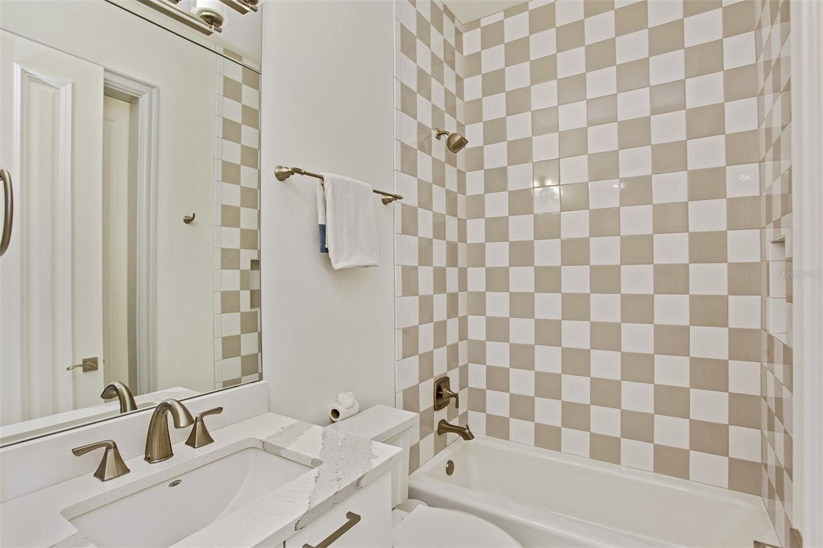 Image 30 of 45 For 10372 Kensington Shore Drive