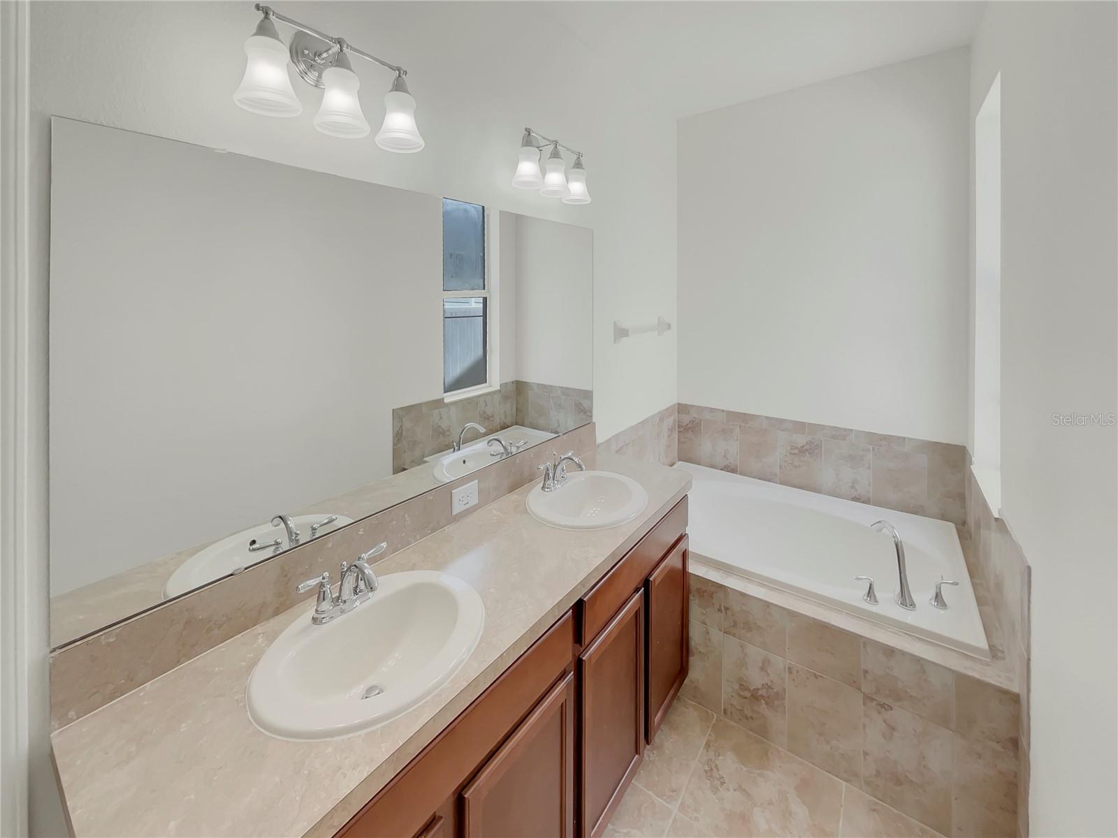 Image 7 of 27 For 1906 Sunbow Avenue