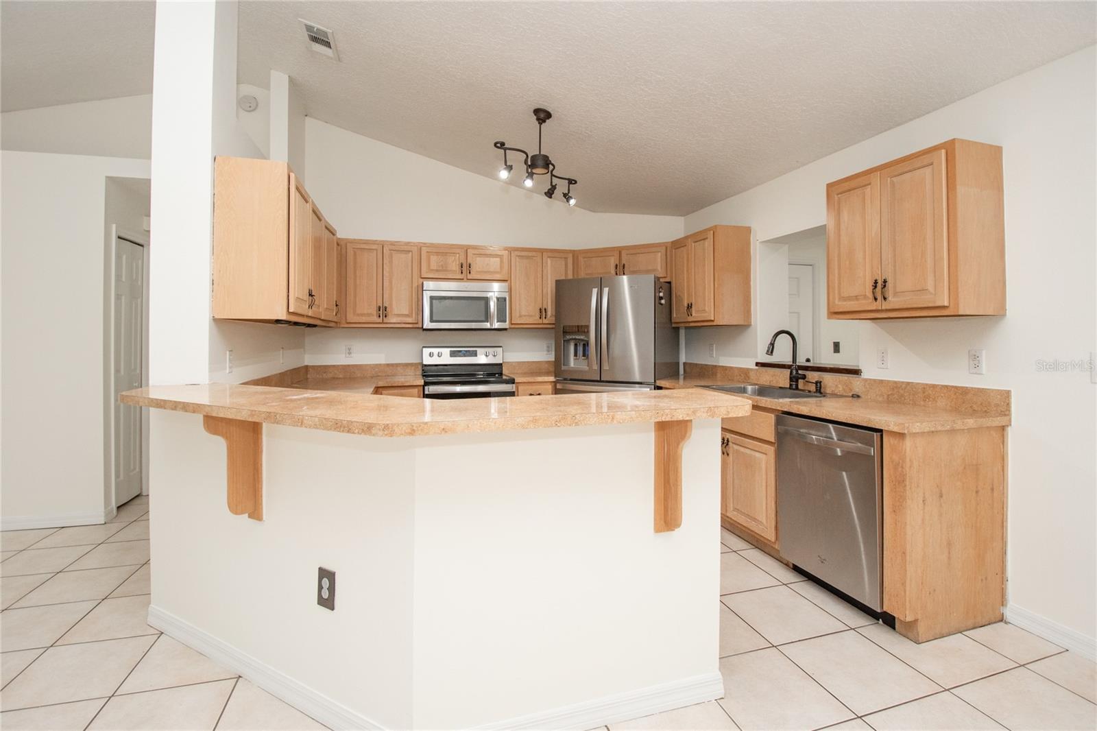 Image 5 of 17 For 4828 Jeanette Court