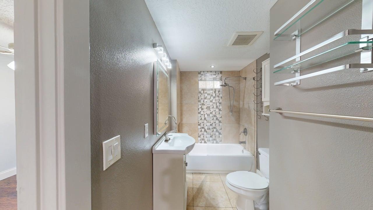 Image 21 of 27 For 2854 Bungalow Boulevard