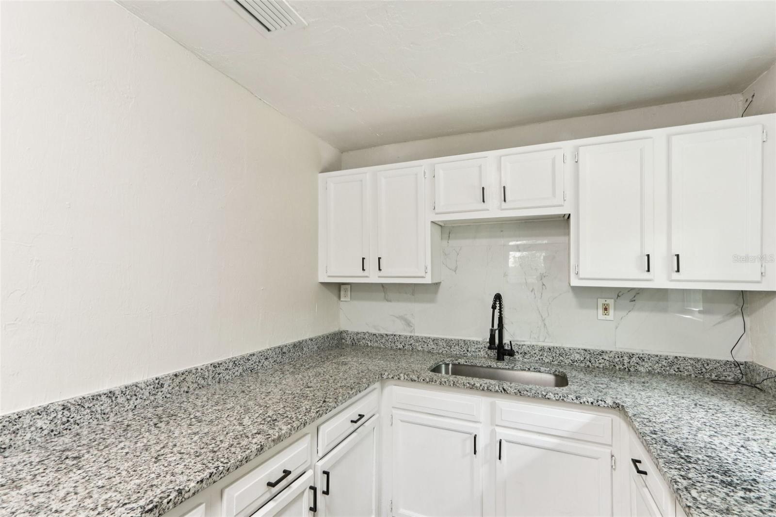Listing photo id 9 for 1623 16th Way