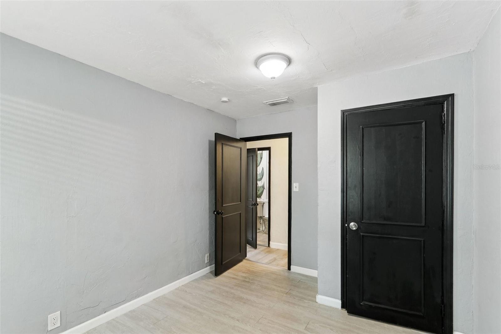 Listing photo id 12 for 1623 16th Way