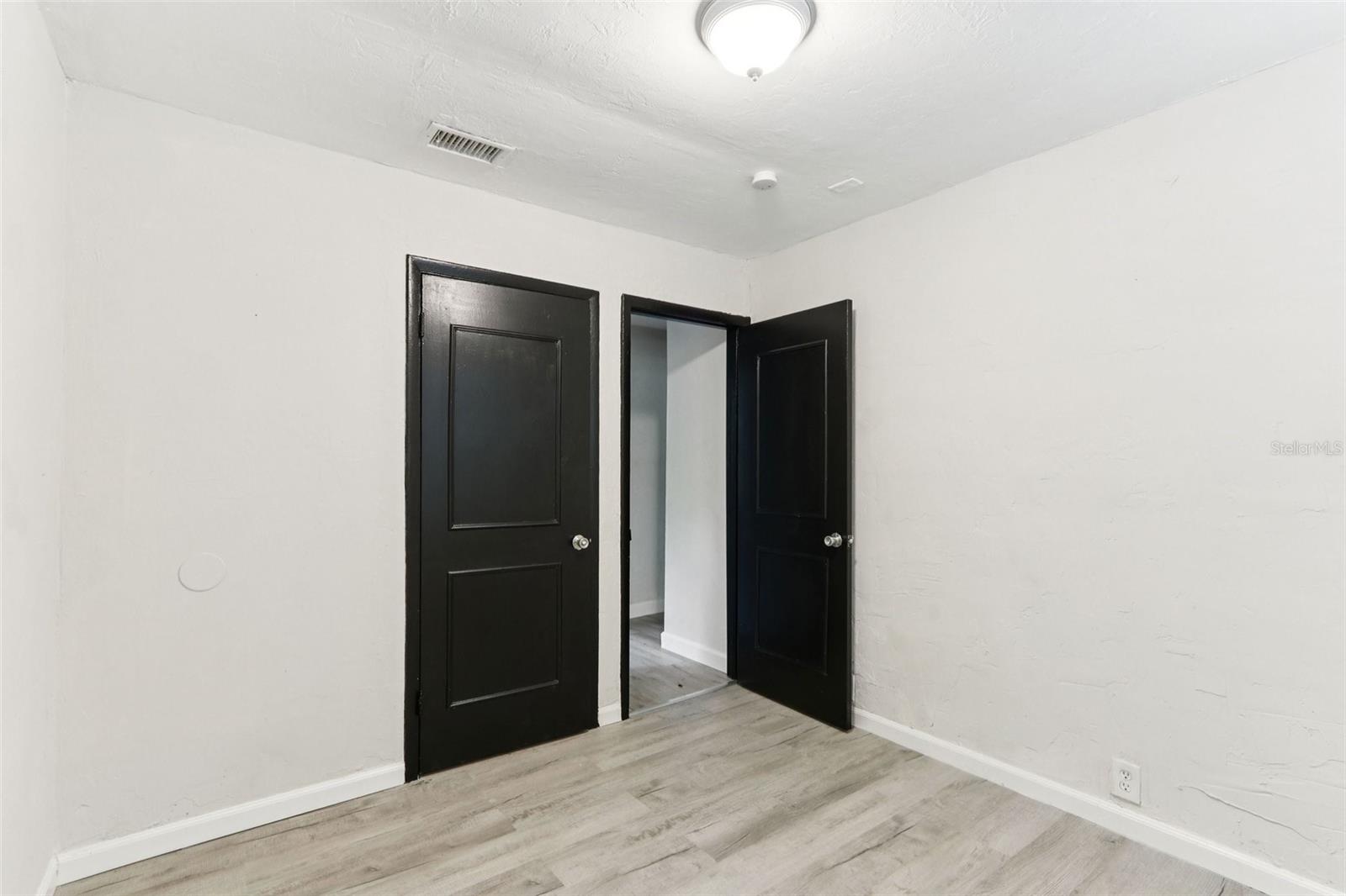 Listing photo id 17 for 1623 16th Way