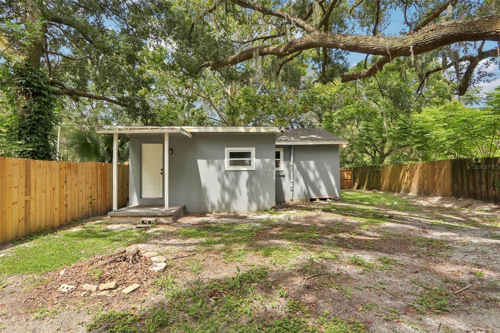 Listing photo id 18 for 1623 16th Way