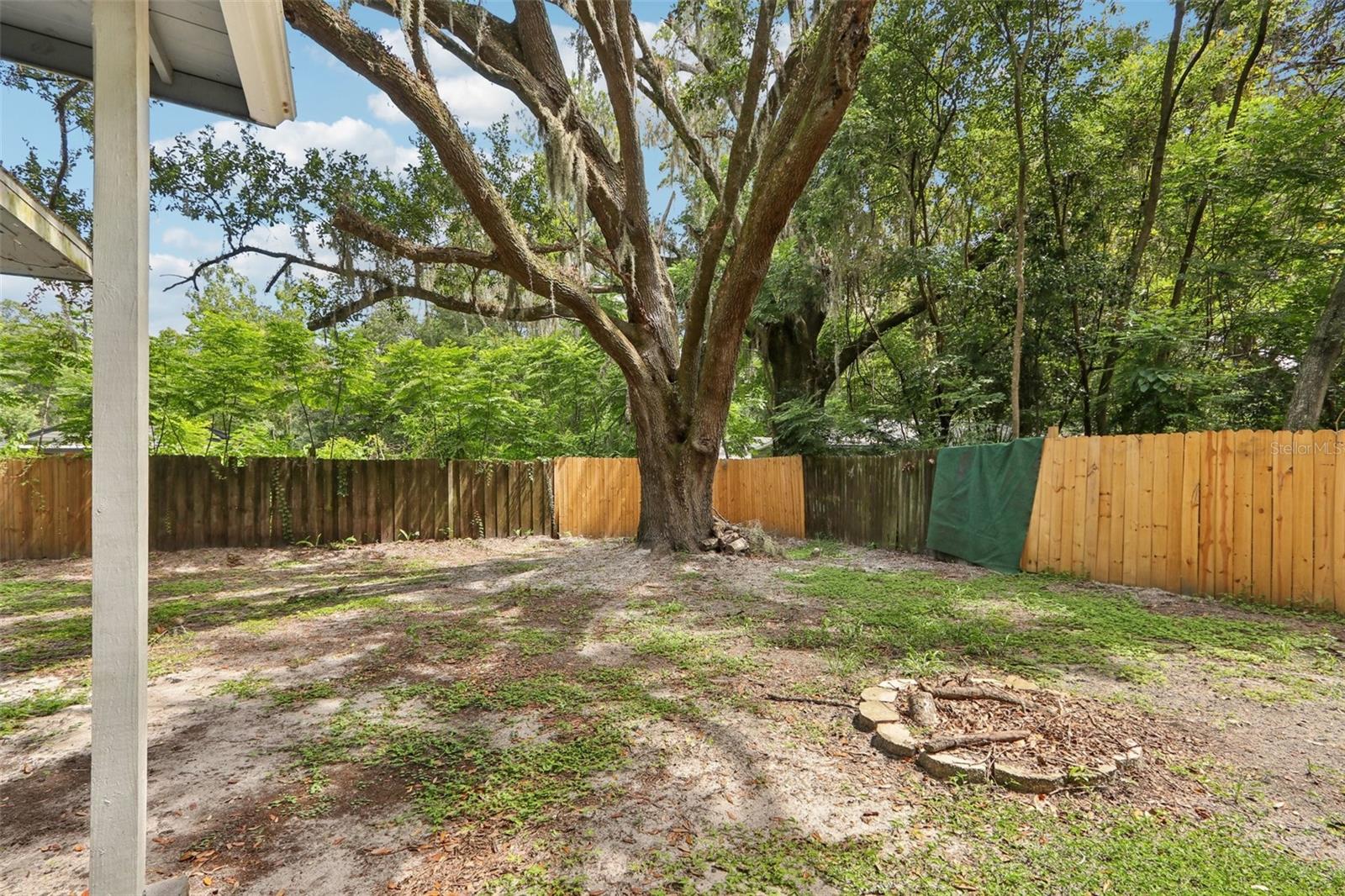 Listing photo id 21 for 1623 16th Way