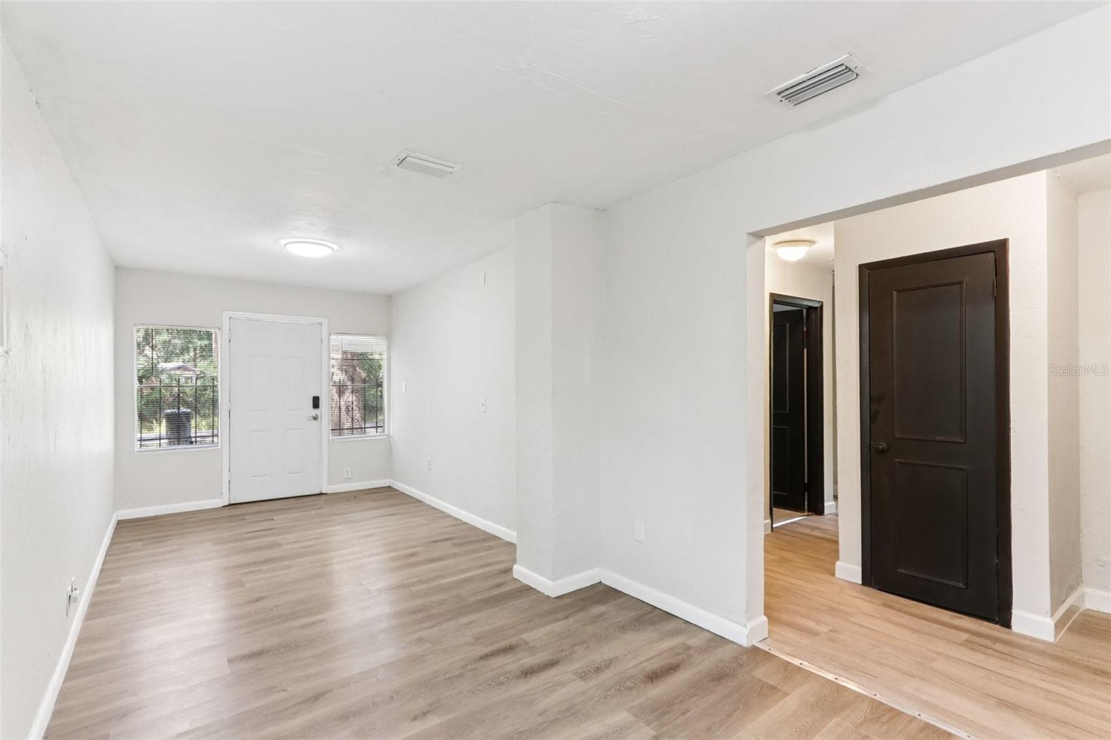 Listing photo id 5 for 1623 16th Way