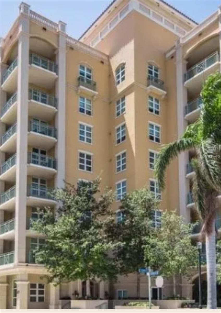 Image 31 of 31 For 403 Sapodilla Avenue 104