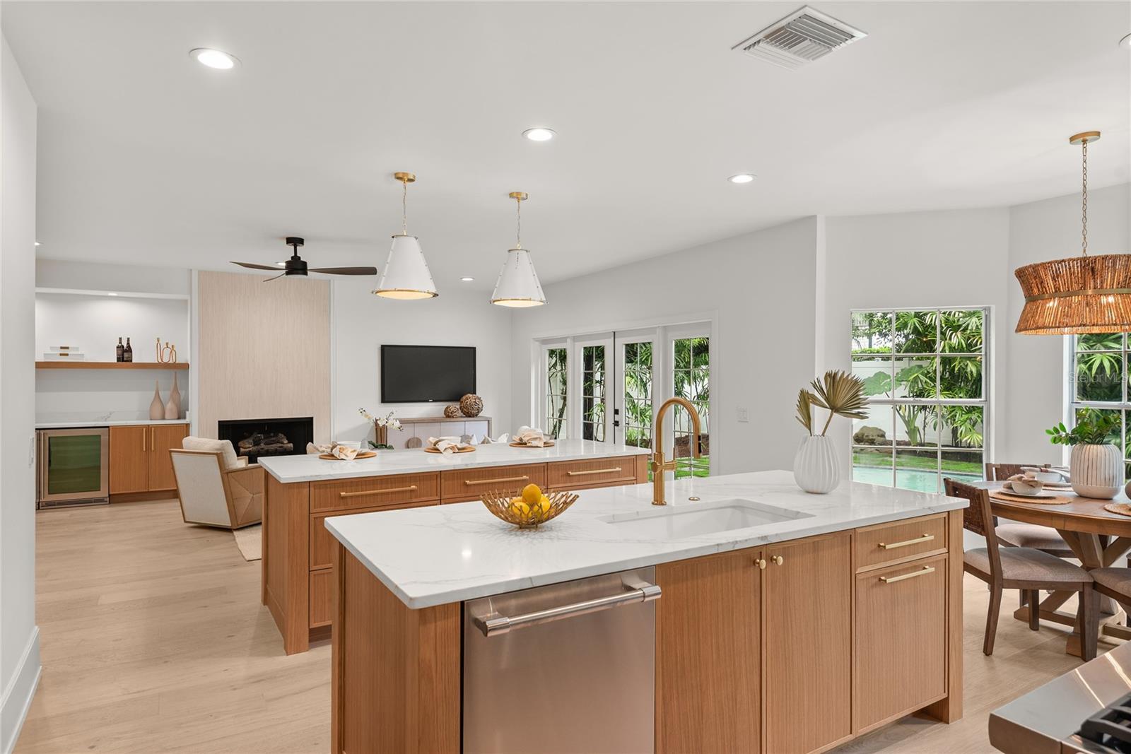 Image 15 of 72 For 1885 Temple Drive
