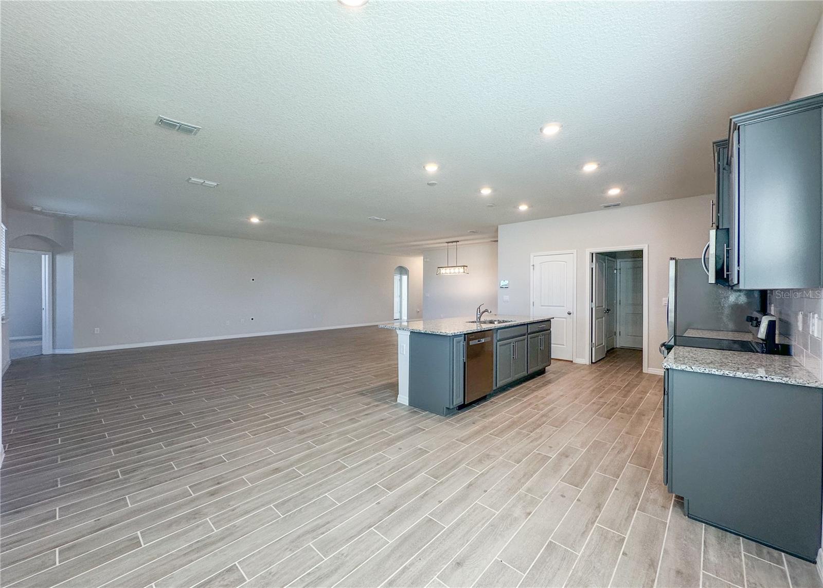 Image 8 of 41 For 14413 Bayuk Way
