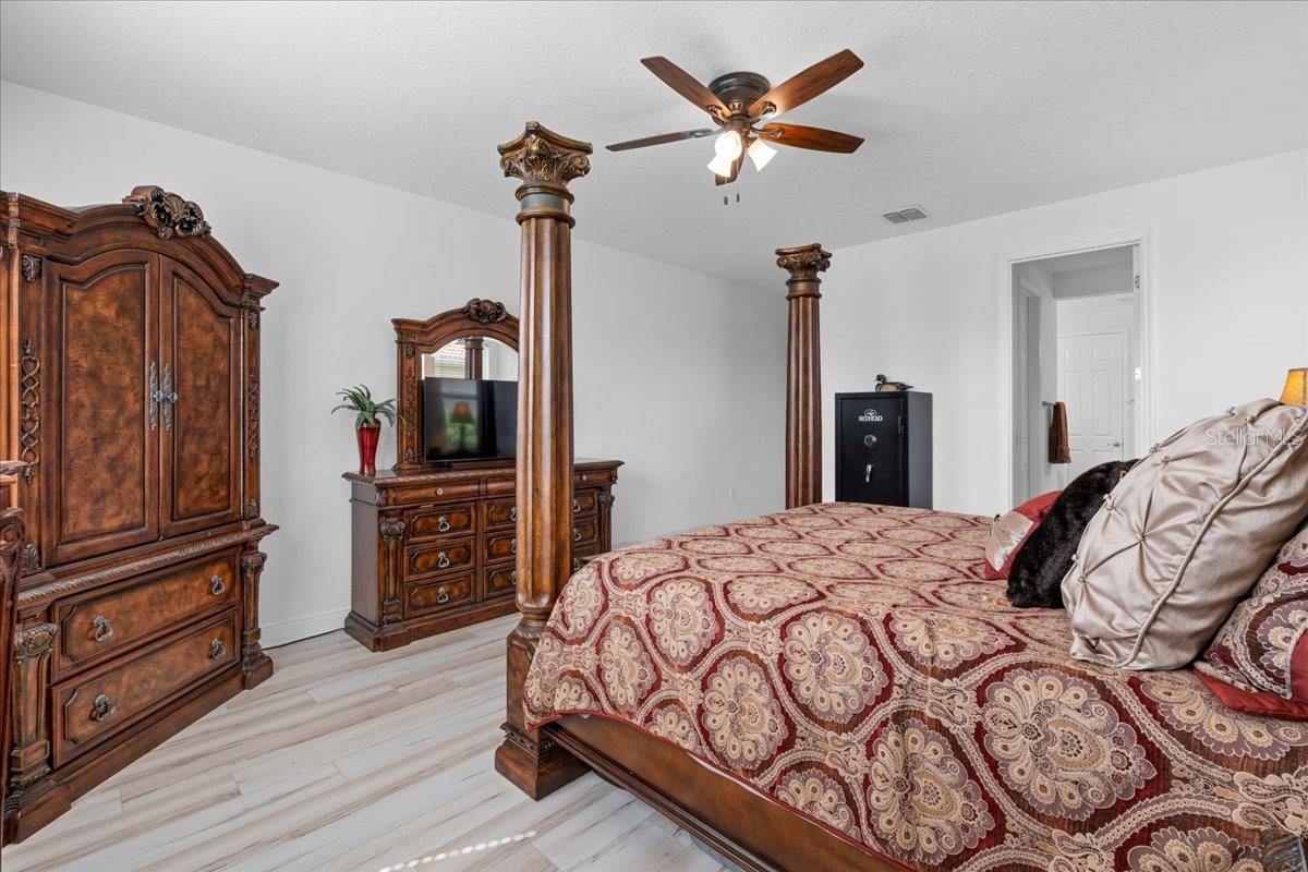 Image 17 of 49 For 3715 Paradiso Circle