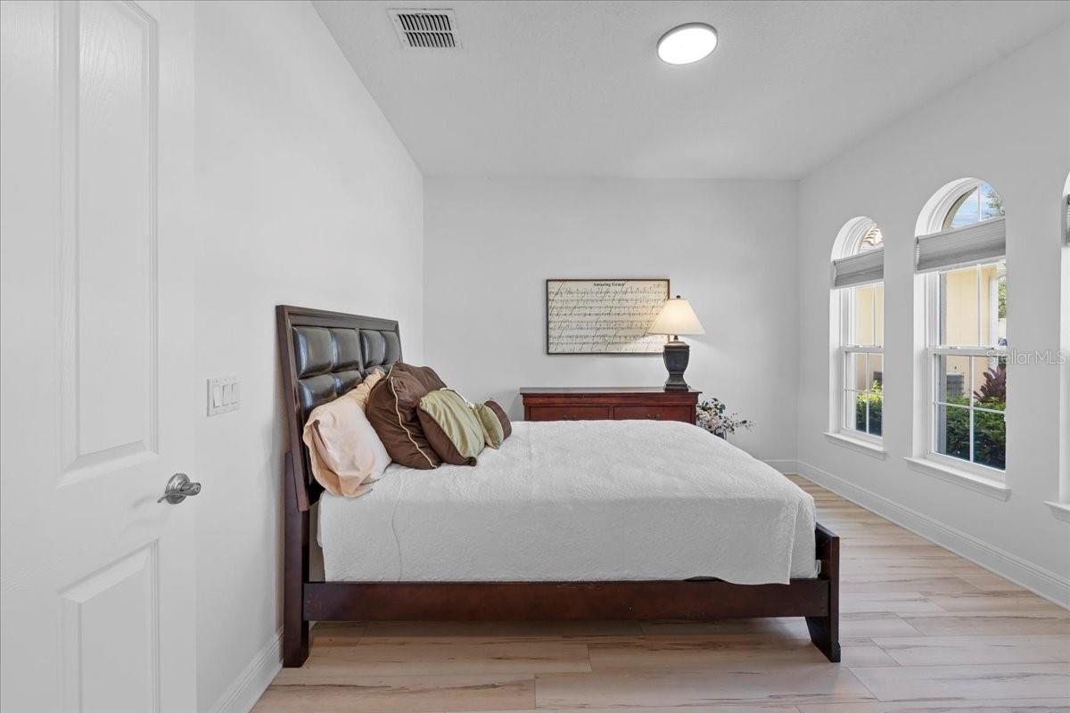 Image 25 of 49 For 3715 Paradiso Circle