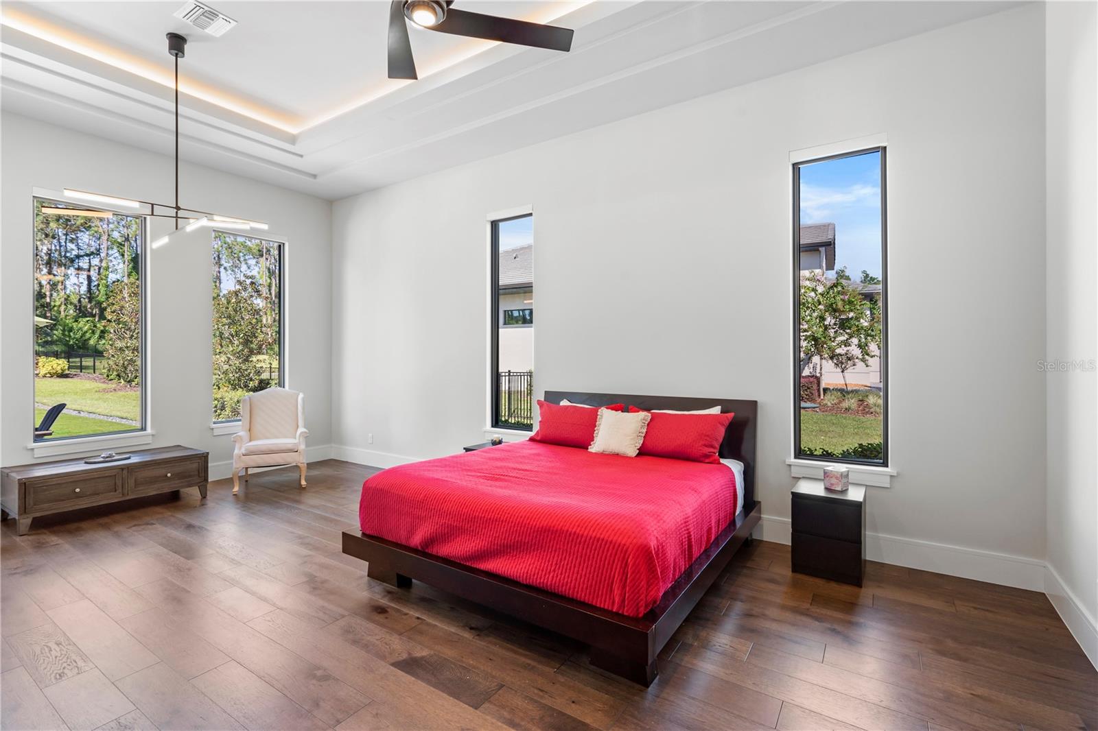 Image 19 of 100 For 15634 Pendio Drive