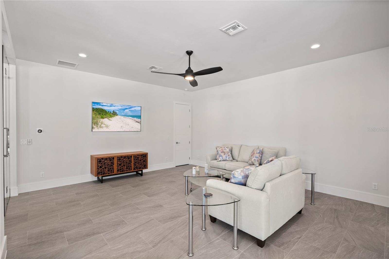 Image 41 of 100 For 15634 Pendio Drive