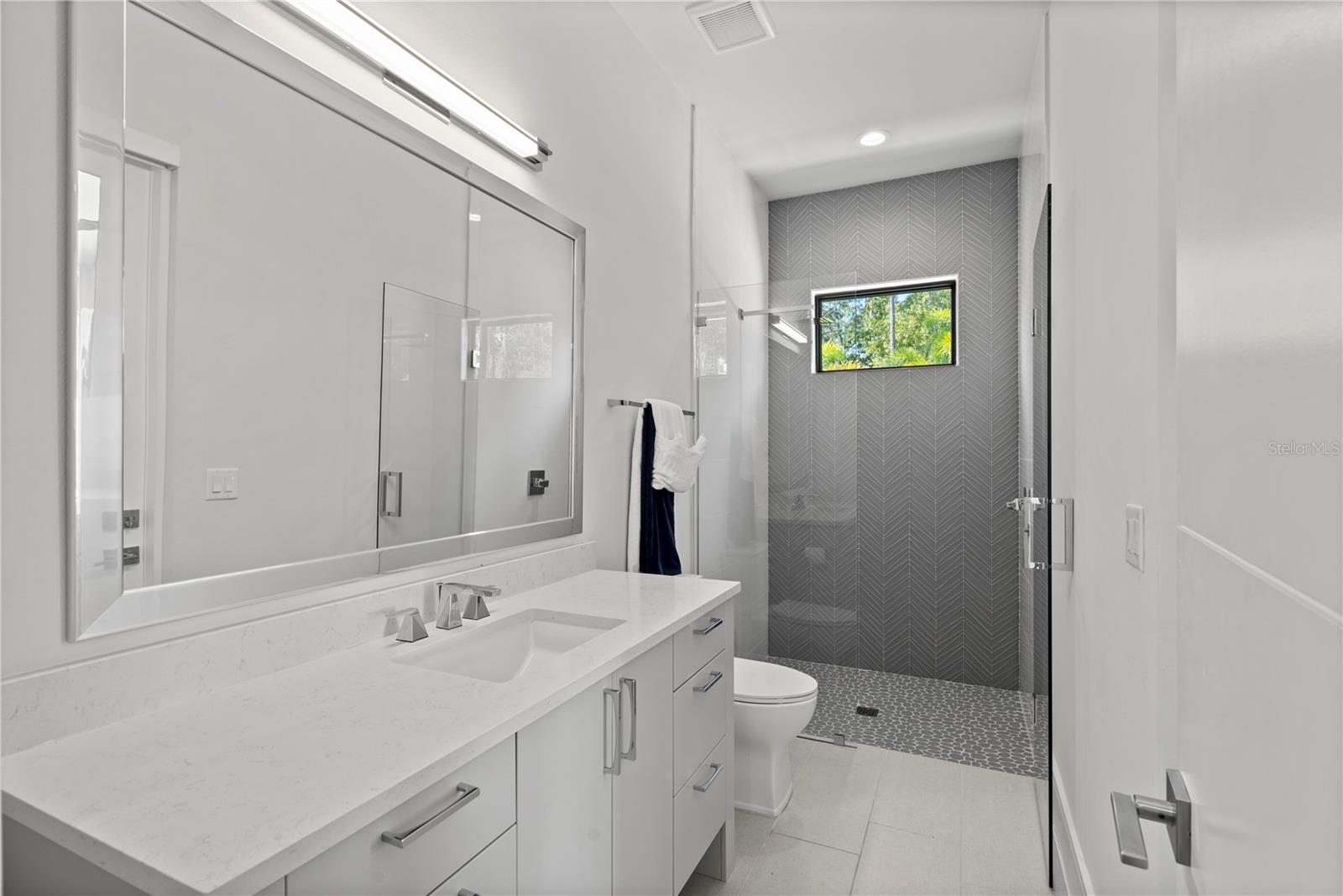 Image 42 of 100 For 15634 Pendio Drive