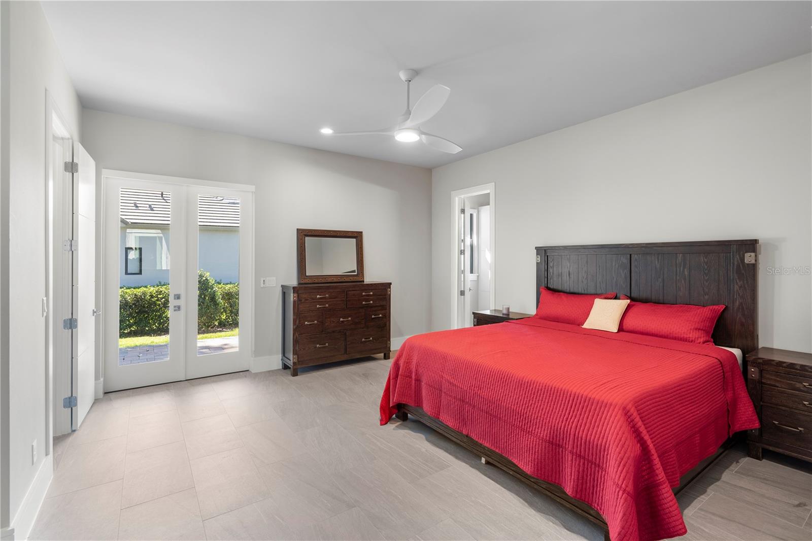 Image 51 of 100 For 15634 Pendio Drive