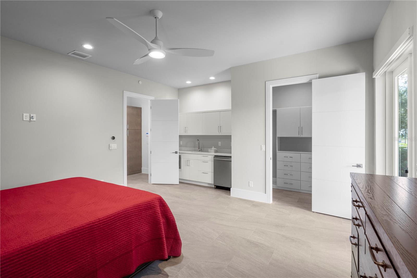 Image 52 of 100 For 15634 Pendio Drive