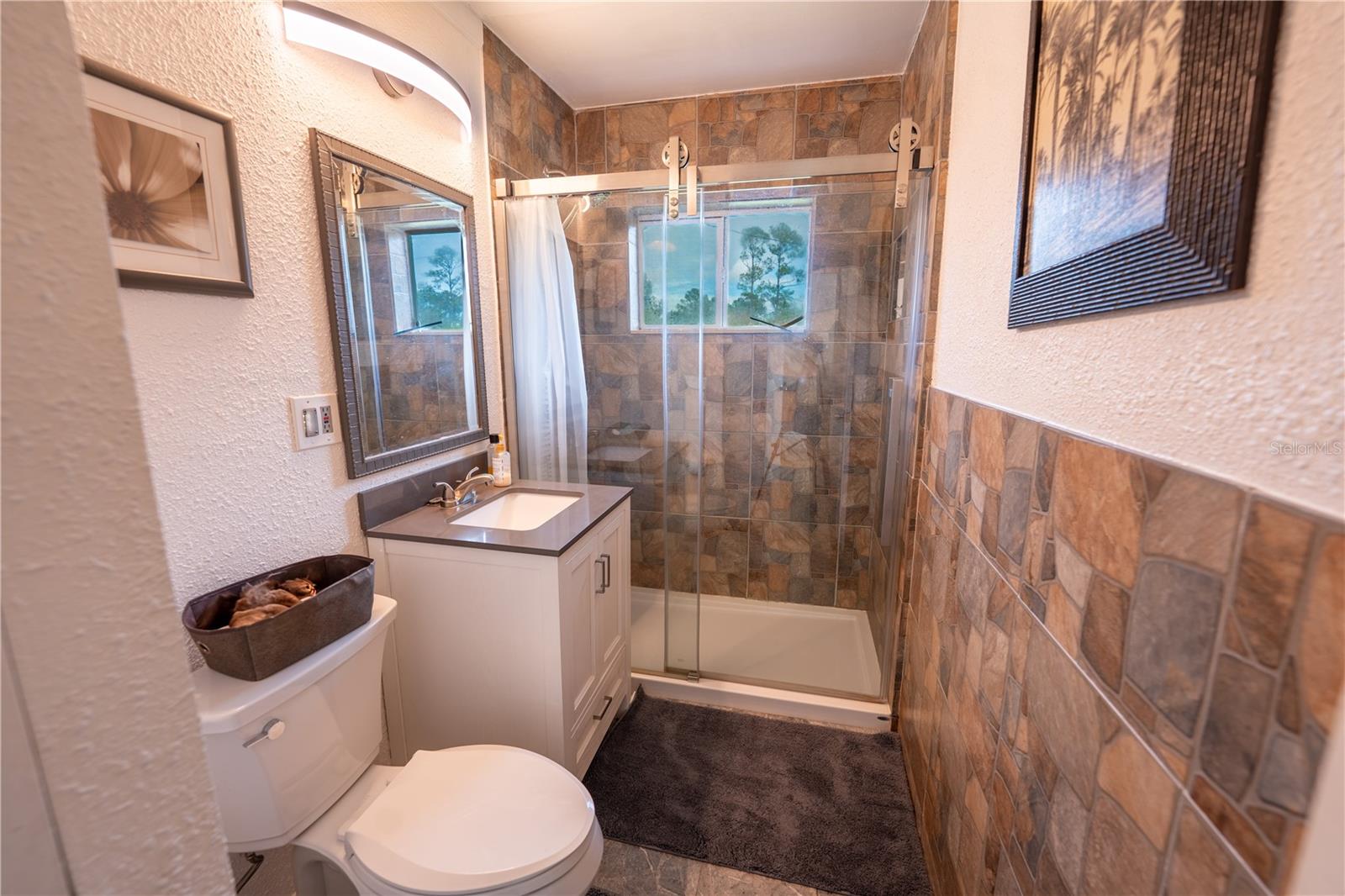 Image 7 of 22 For 2051 3rd Avenue