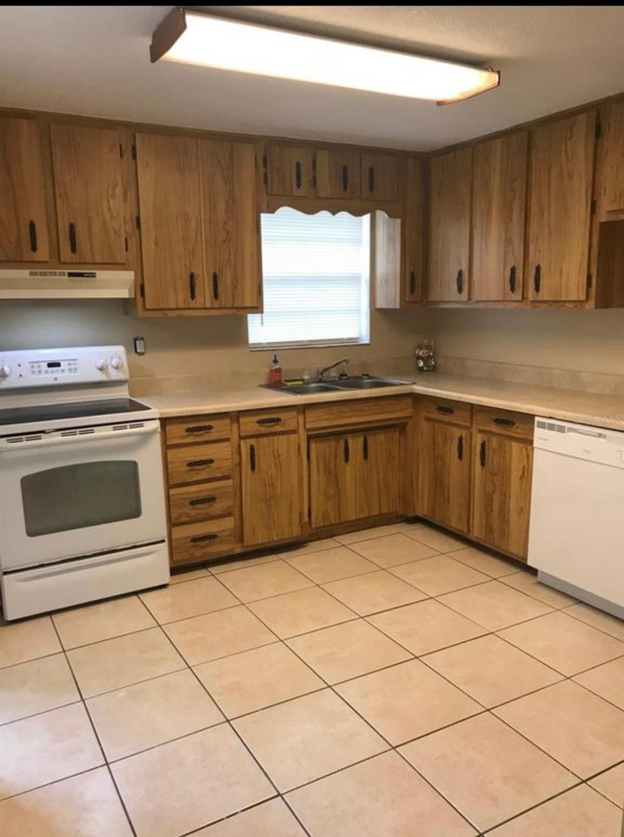 Image 3 of 10 For 224 Colomba Road