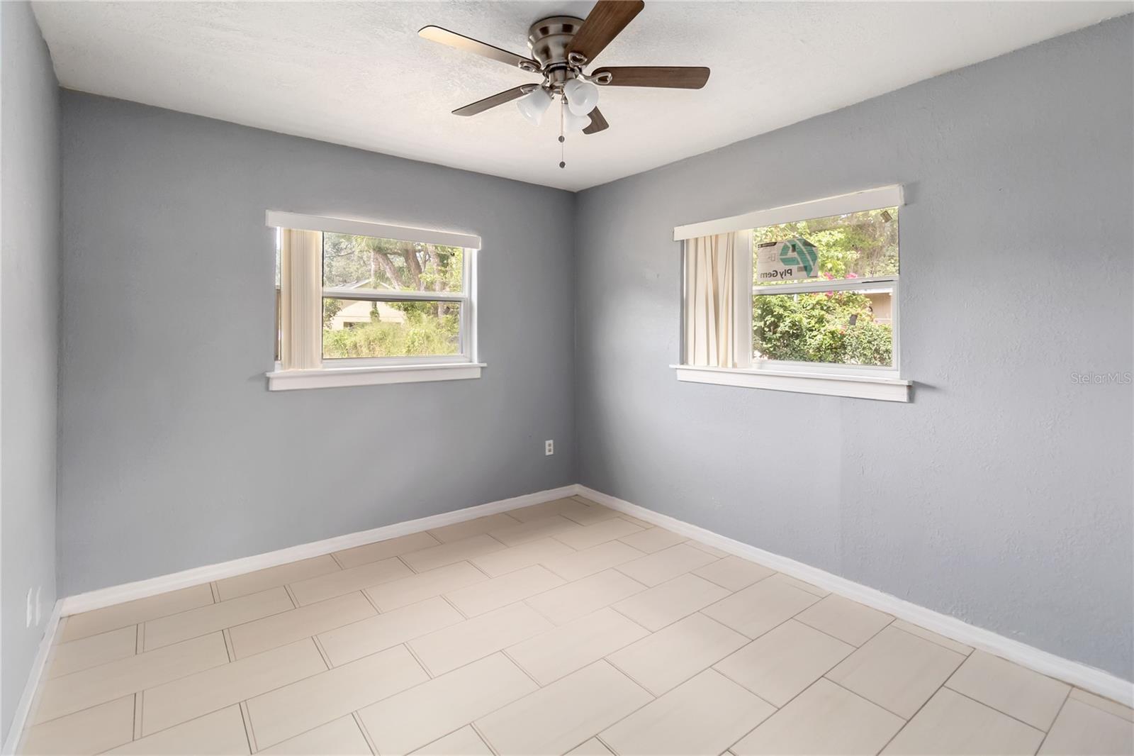 Image 13 of 20 For 939 Kaley Avenue