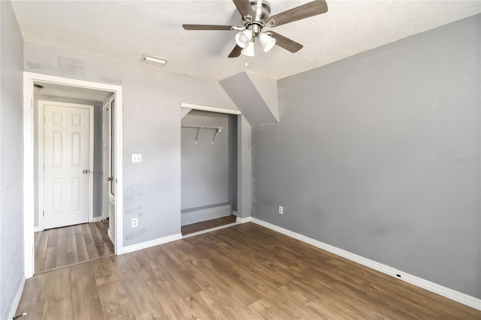 Image 15 of 20 For 939 Kaley Avenue