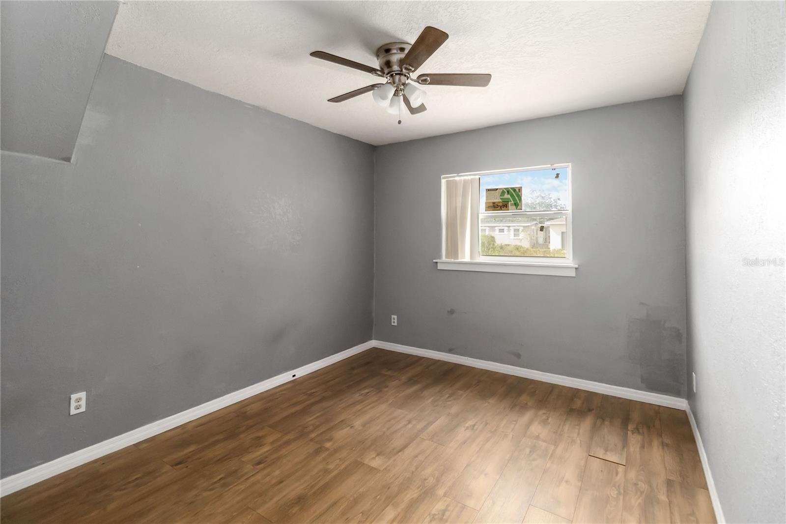 Image 16 of 20 For 939 Kaley Avenue
