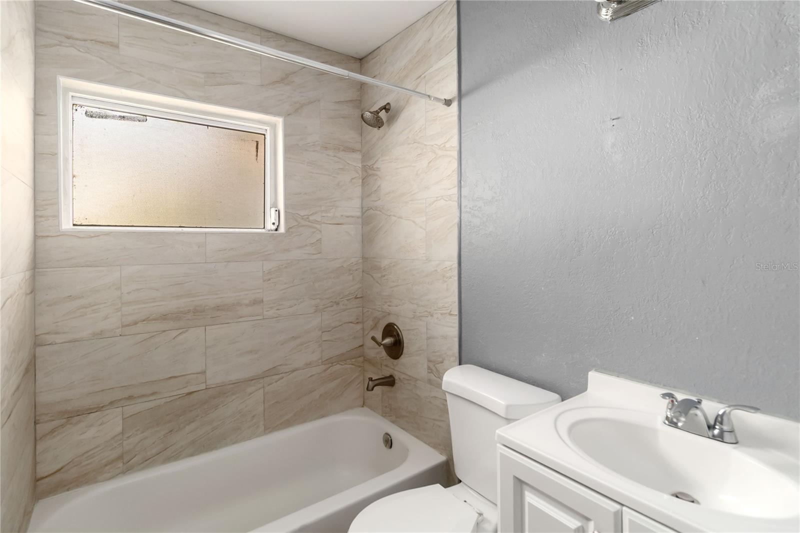 Image 17 of 20 For 939 Kaley Avenue