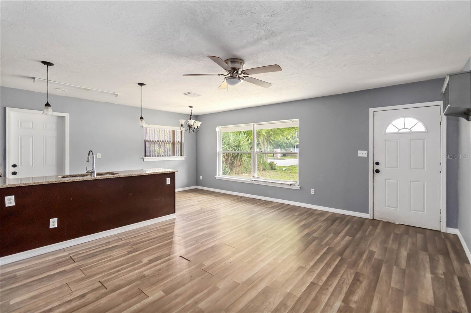 Image 2 of 20 For 939 Kaley Avenue