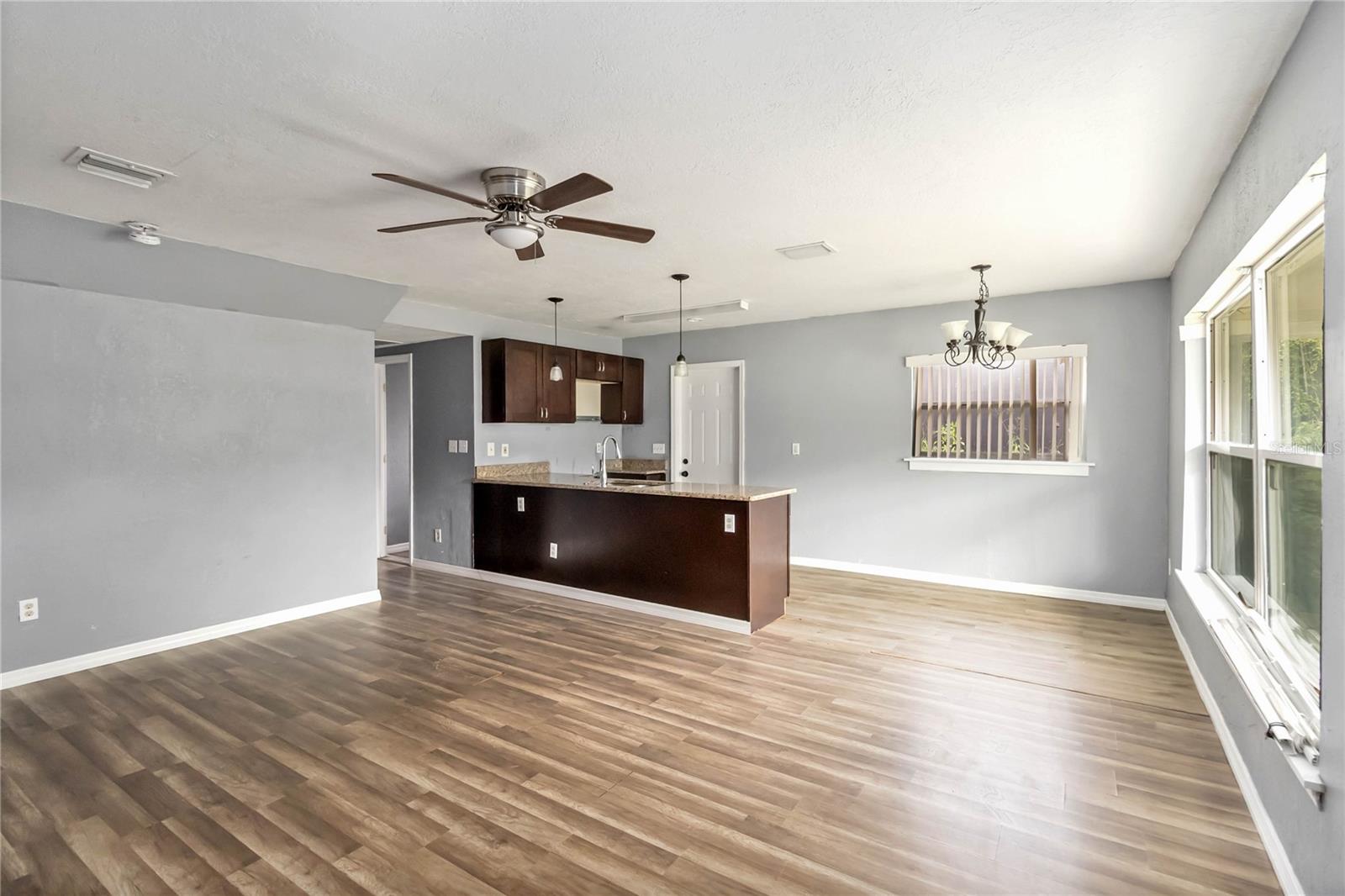 Image 3 of 20 For 939 Kaley Avenue