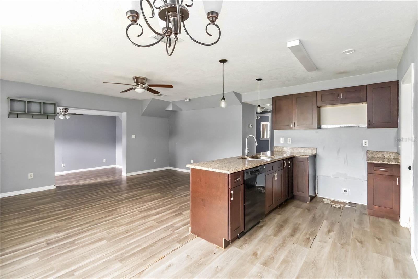 Image 4 of 20 For 939 Kaley Avenue
