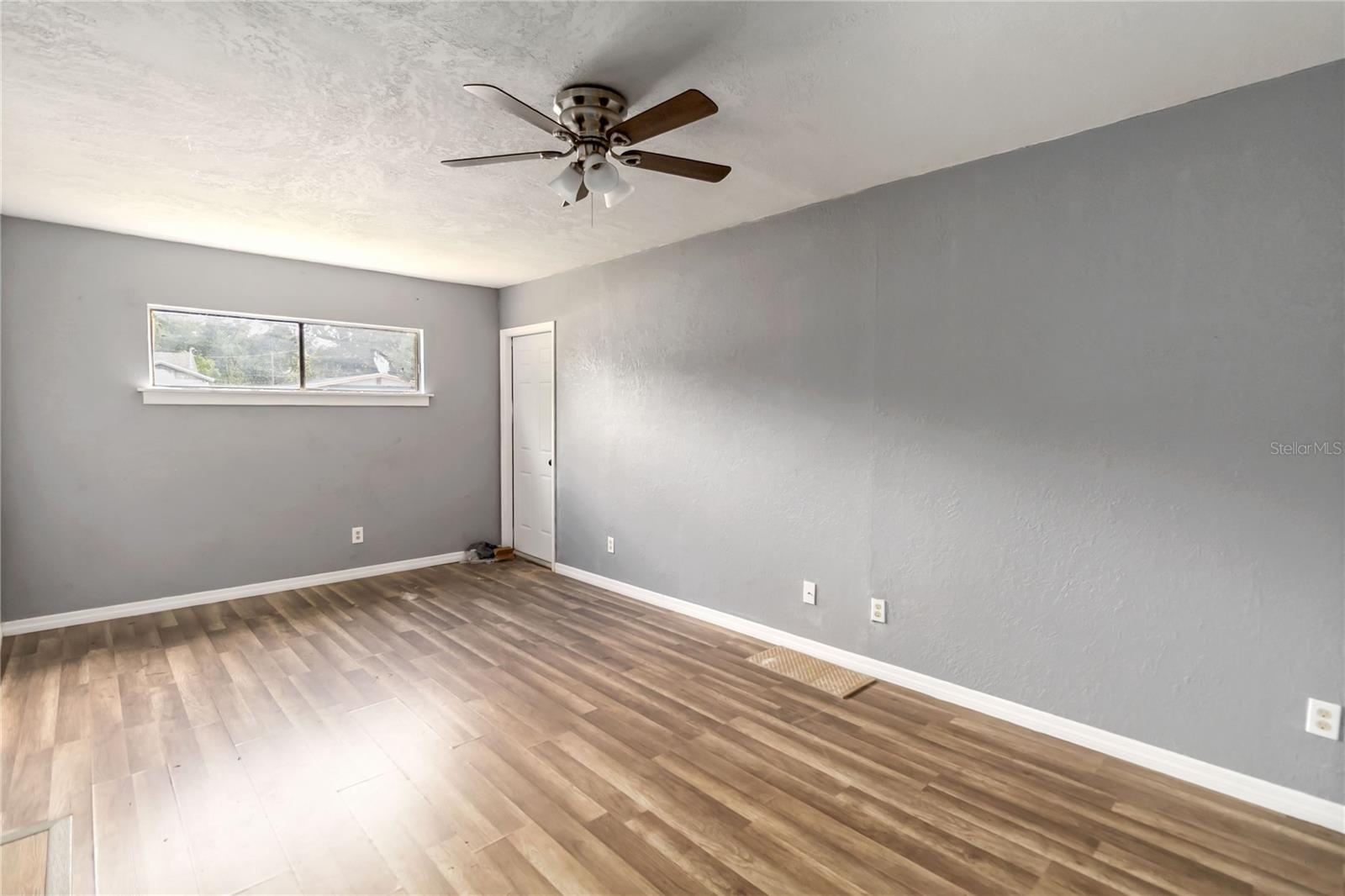 Image 8 of 20 For 939 Kaley Avenue