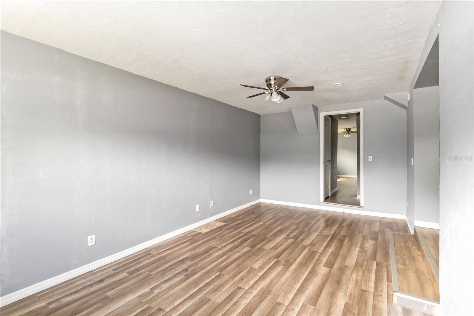 Image 9 of 20 For 939 Kaley Avenue