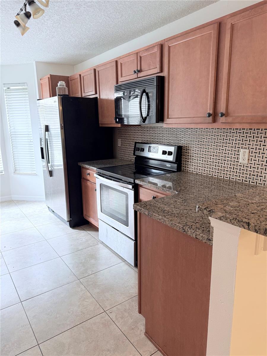 Image 5 of 14 For 7849 Sugar View Court 7849