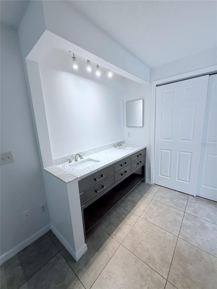 Image 8 of 14 For 7849 Sugar View Court 7849