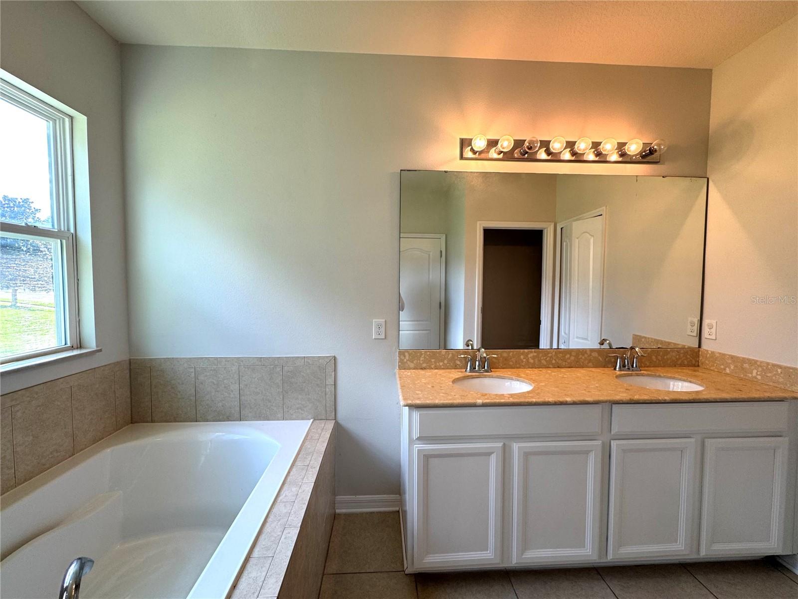 Image 11 of 25 For 1387 Glenleigh Drive