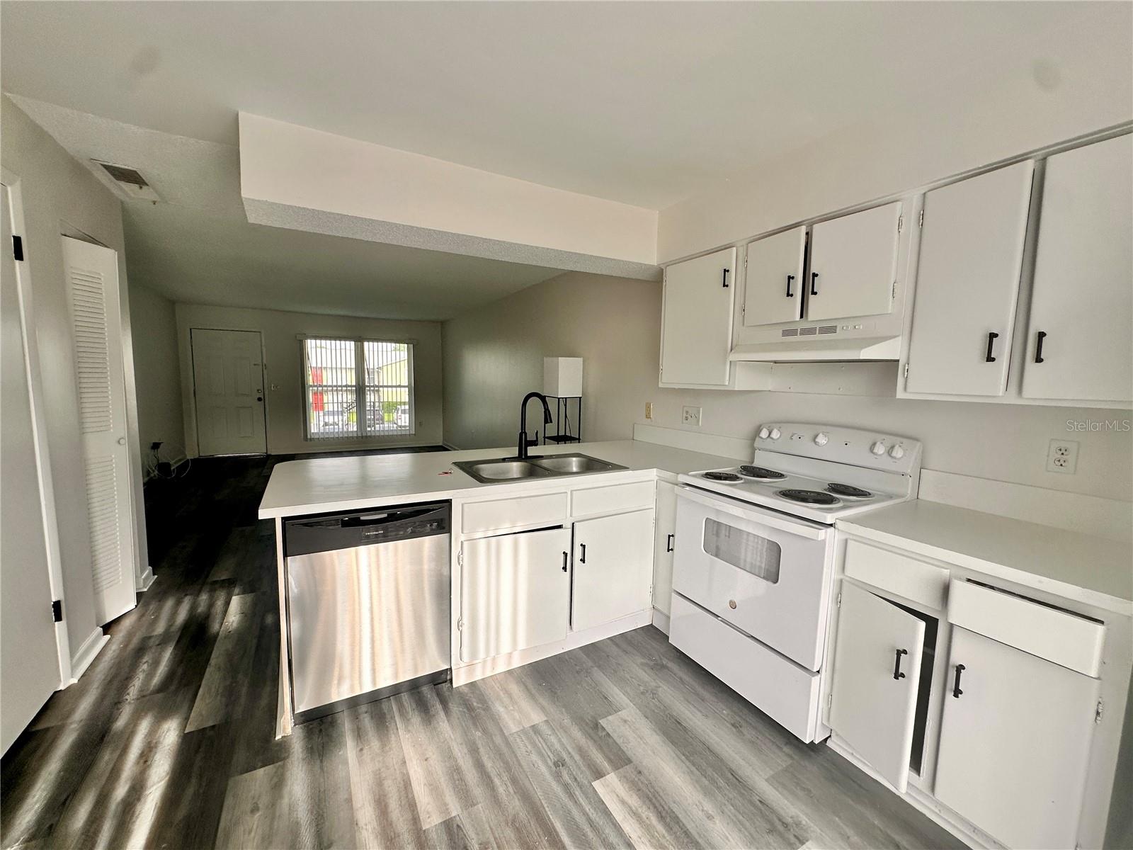 Image 5 of 11 For 1842 Caralee Boulevard E 3