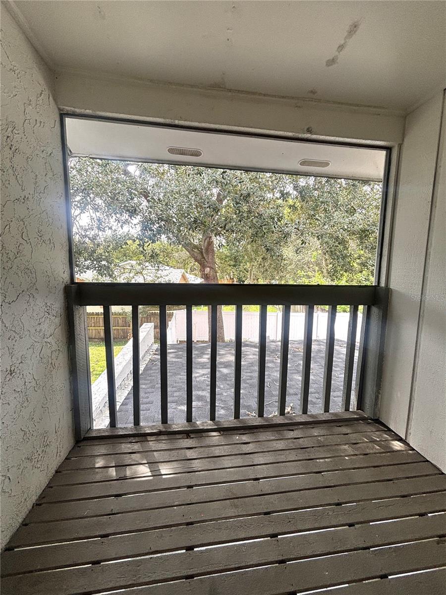 Image 11 of 22 For 640 Macduff Lane B