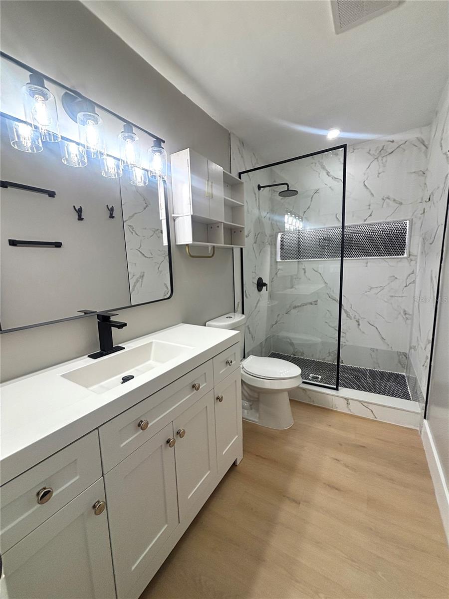 Image 13 of 22 For 640 Macduff Lane B