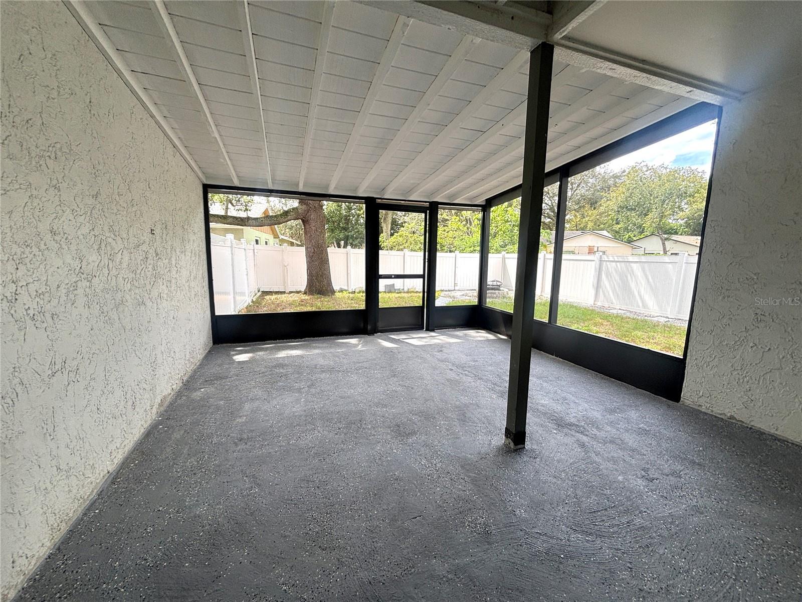 Image 20 of 22 For 640 Macduff Lane B