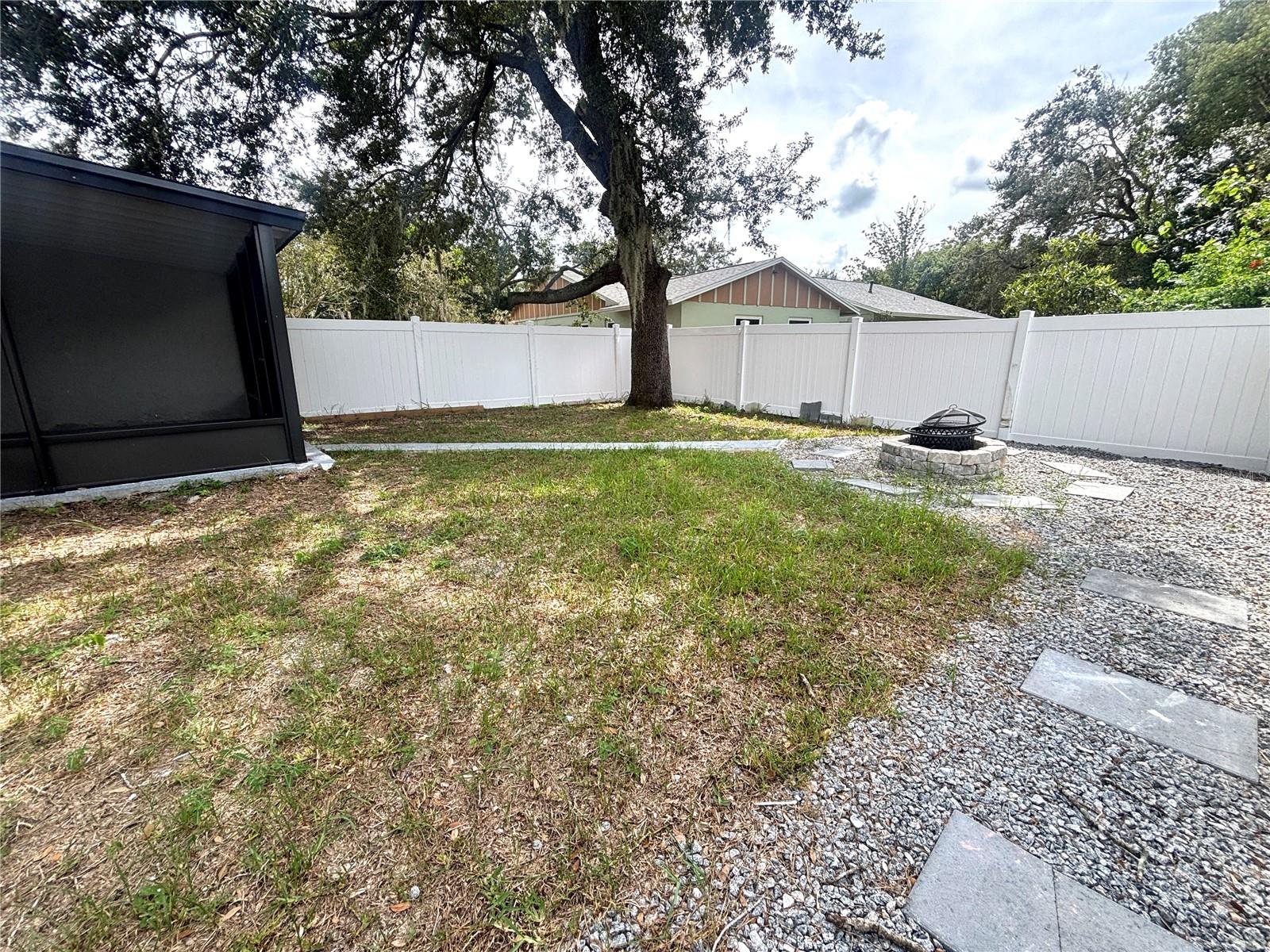 Image 21 of 22 For 640 Macduff Lane B