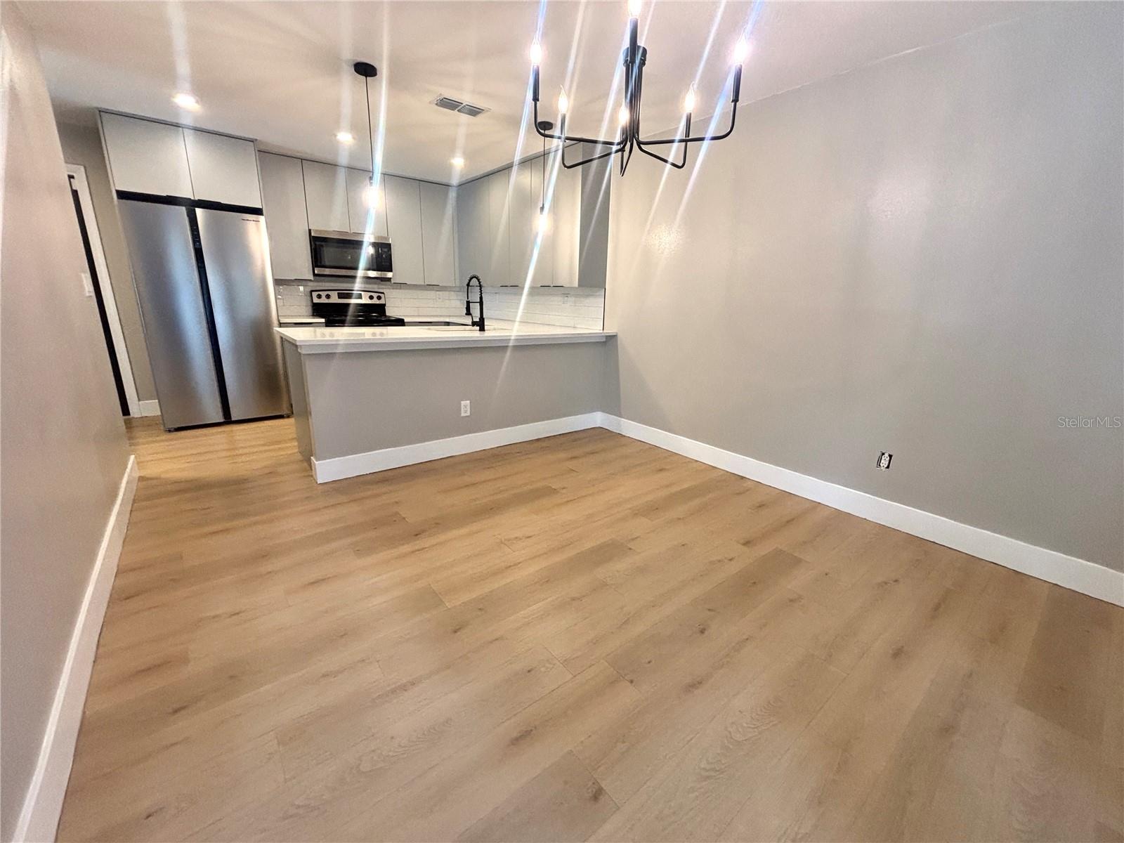 Image 7 of 22 For 640 Macduff Lane B