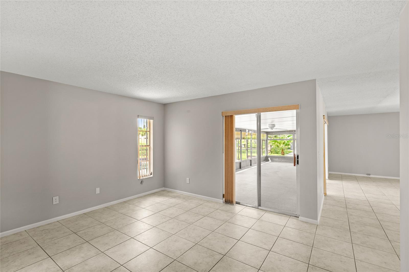 Image 10 of 31 For 622 Iowa Woods Circle E