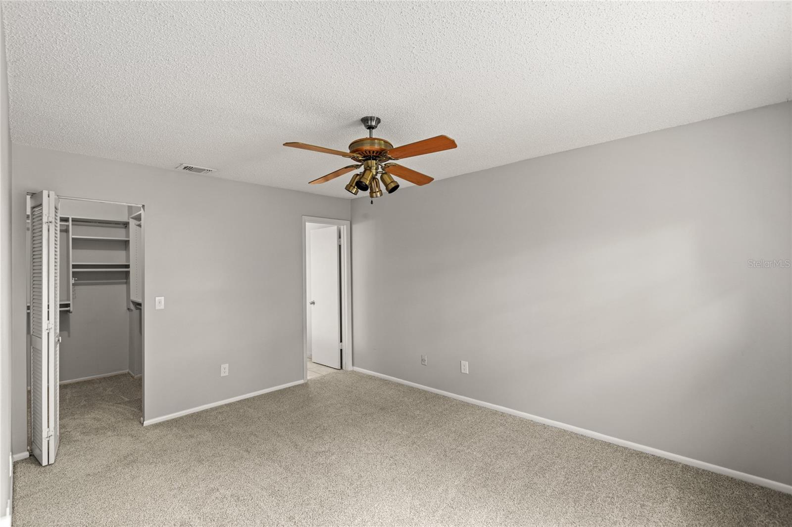 Image 11 of 31 For 622 Iowa Woods Circle E