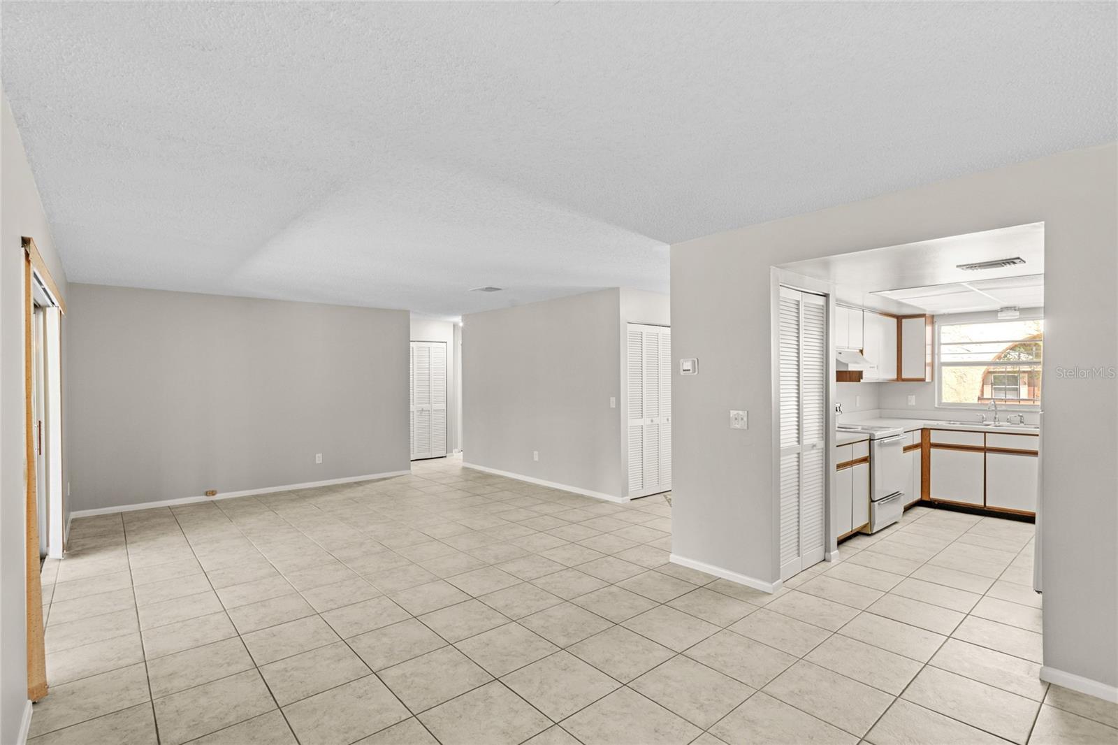 Image 15 of 31 For 622 Iowa Woods Circle E