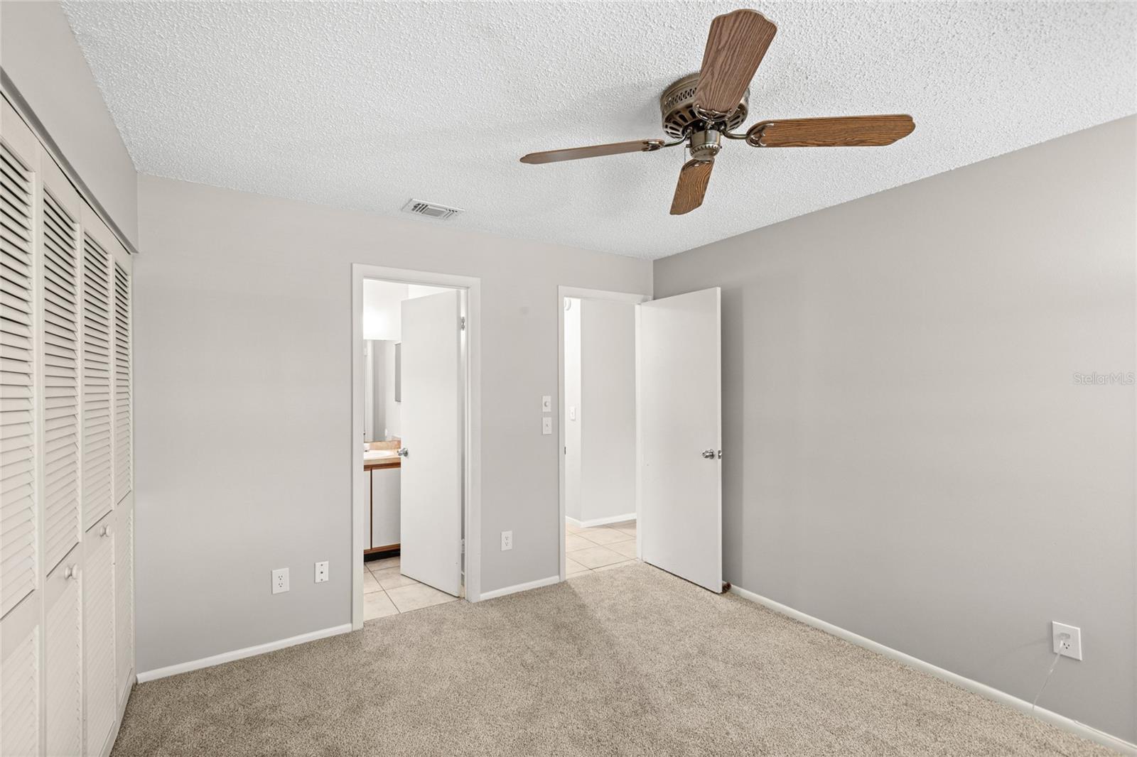 Image 20 of 31 For 622 Iowa Woods Circle E
