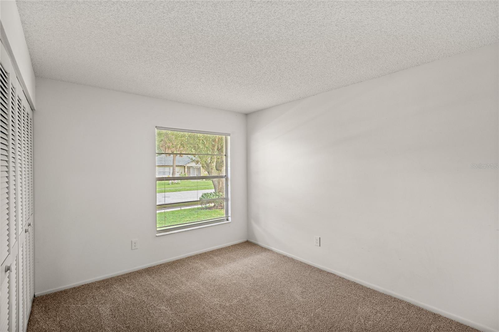 Image 22 of 31 For 622 Iowa Woods Circle E