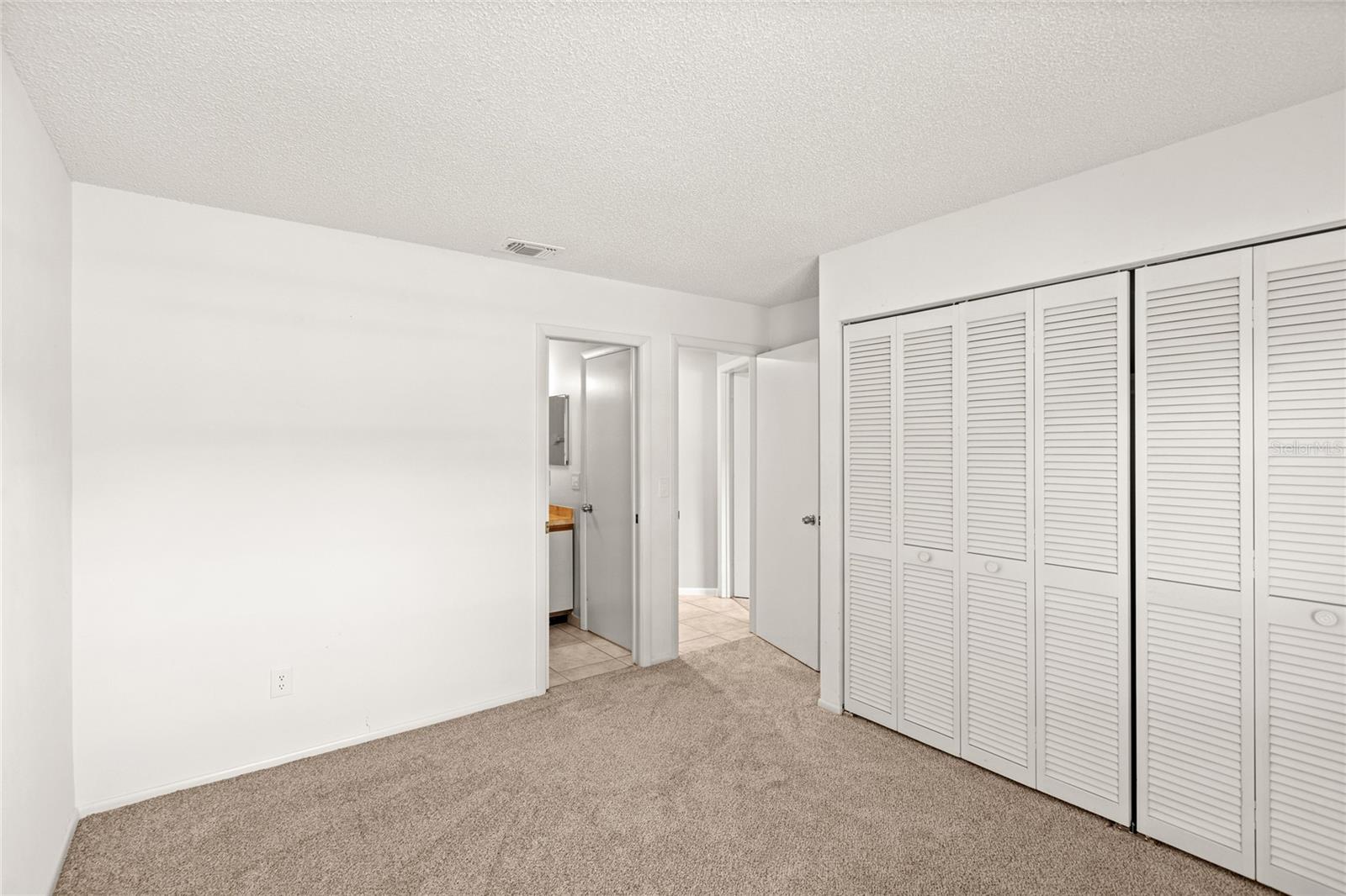 Image 24 of 31 For 622 Iowa Woods Circle E