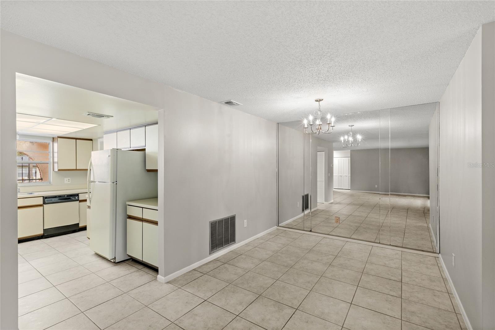 Image 4 of 31 For 622 Iowa Woods Circle E