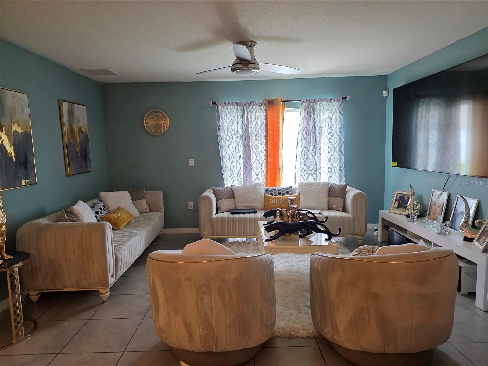 Image 3 of 20 For 566 Sunlit Coral Street