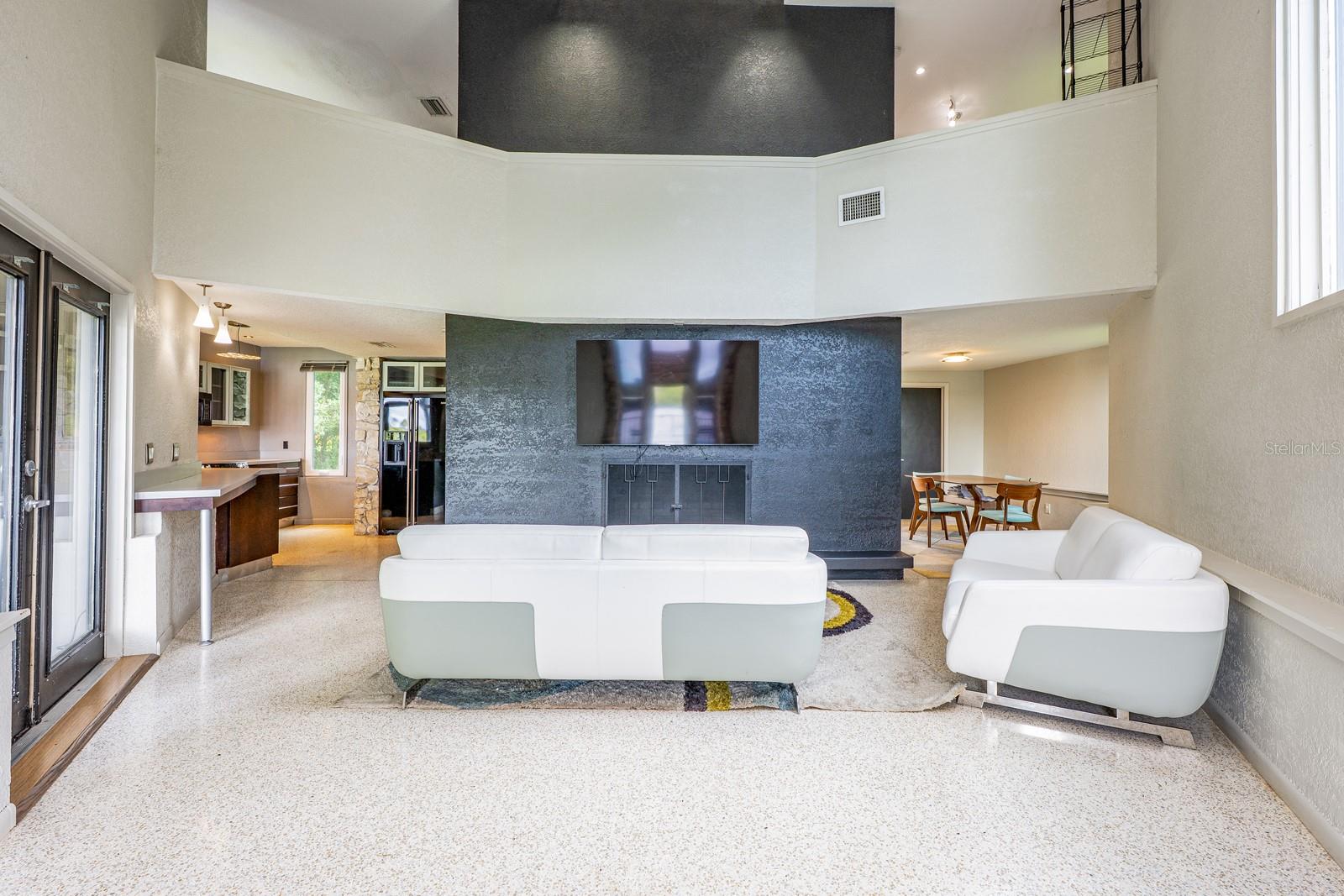 Image 10 of 42 For 224 Adelaide Boulevard
