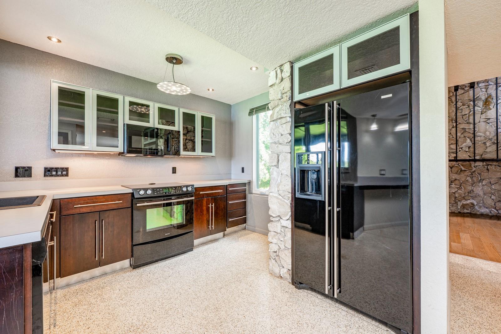 Image 12 of 42 For 224 Adelaide Boulevard